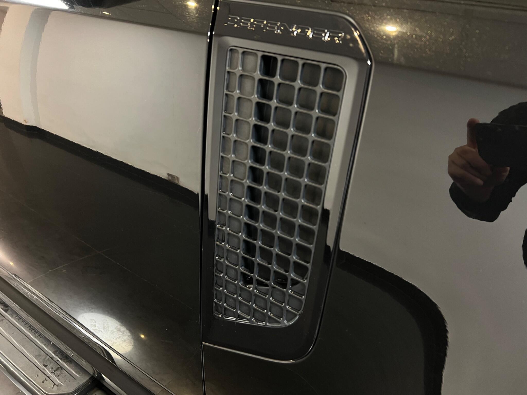 Land Rover Defender 110